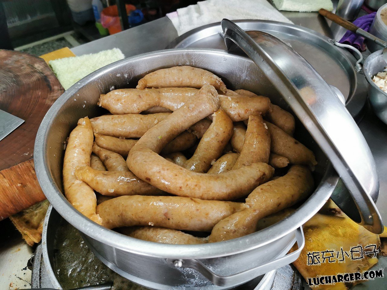 卑南豬血湯台東店鍋中米腸