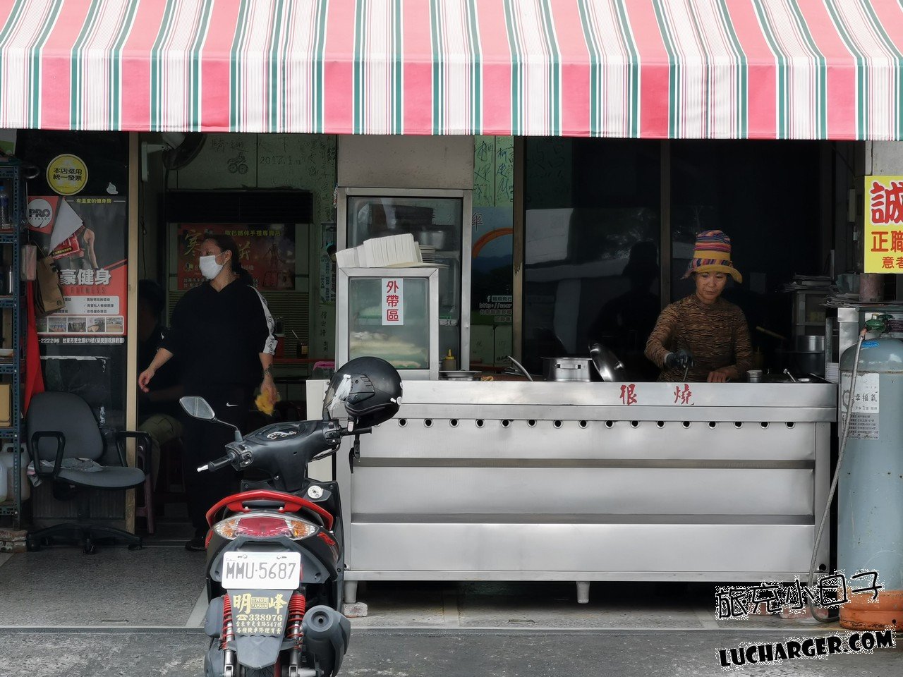 卑南豬血湯台東店招牌與店門口