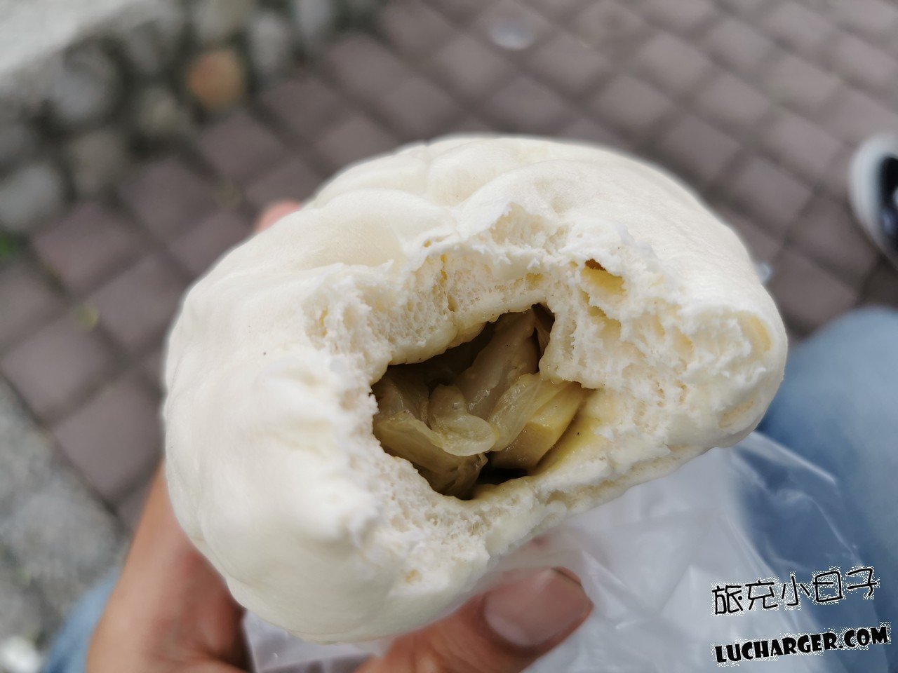 金花軒卑南包仔店筍丁肉包剖面與內餡
