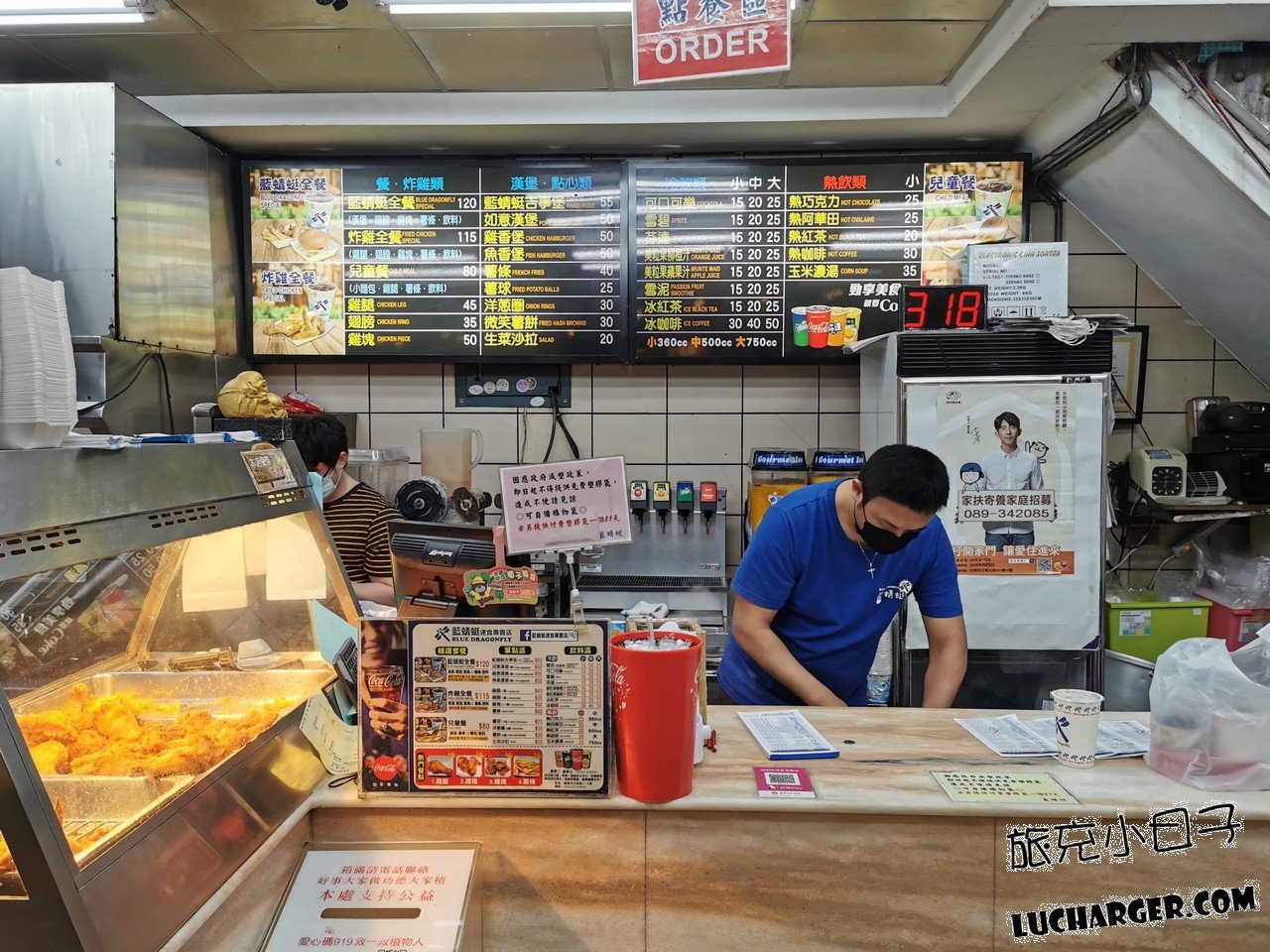 藍蜻蜓速食專賣店內用座位與出餐環境
