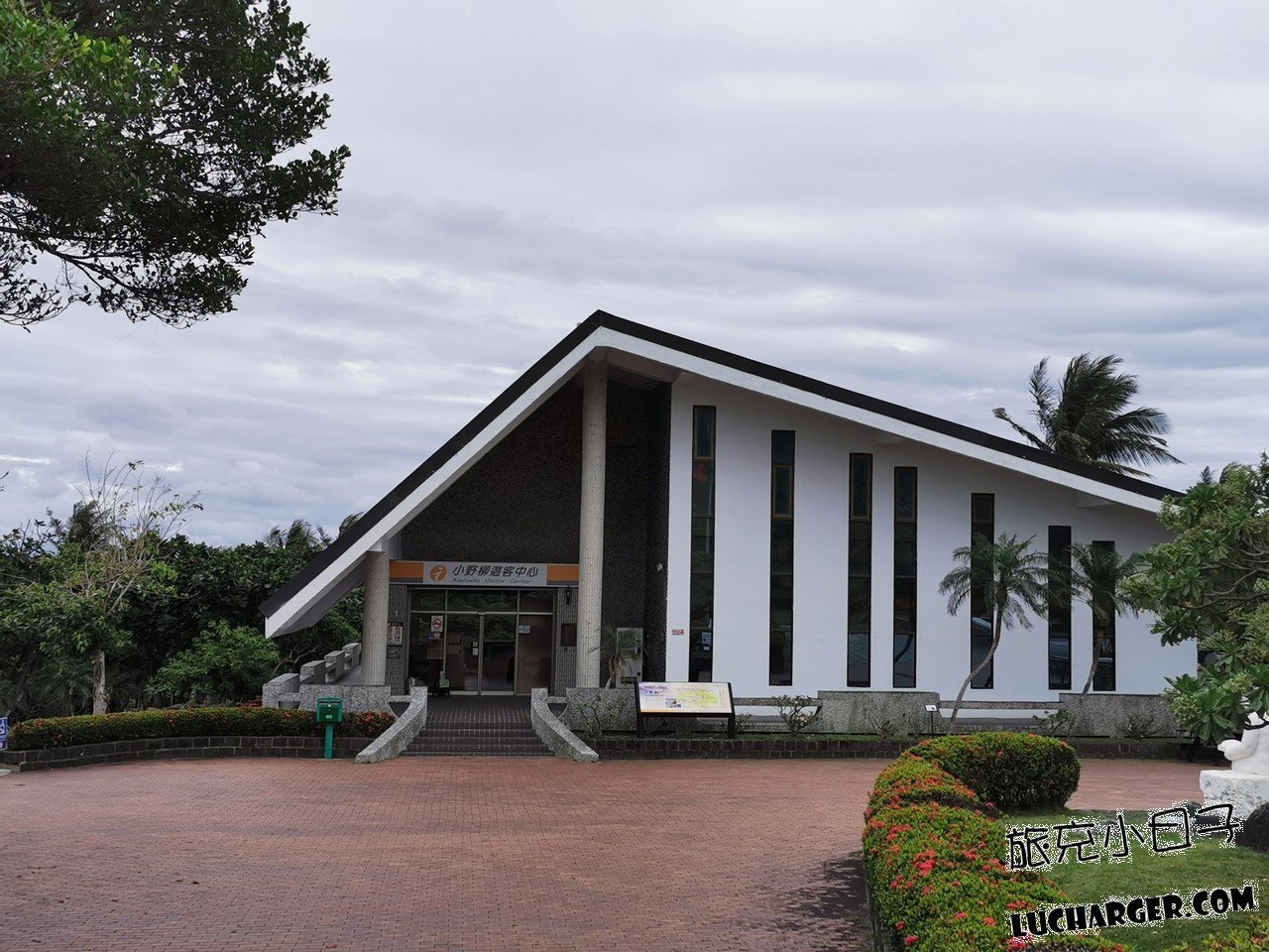 小野柳海岸岩石與藍天景觀