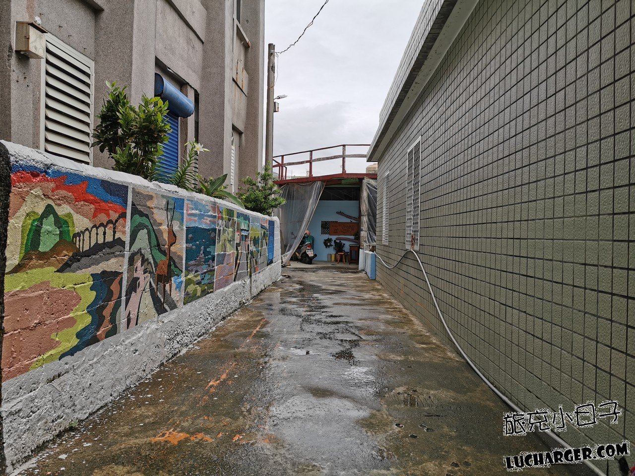 比西里岸部落巷弄彩繪牆與狹窄步道