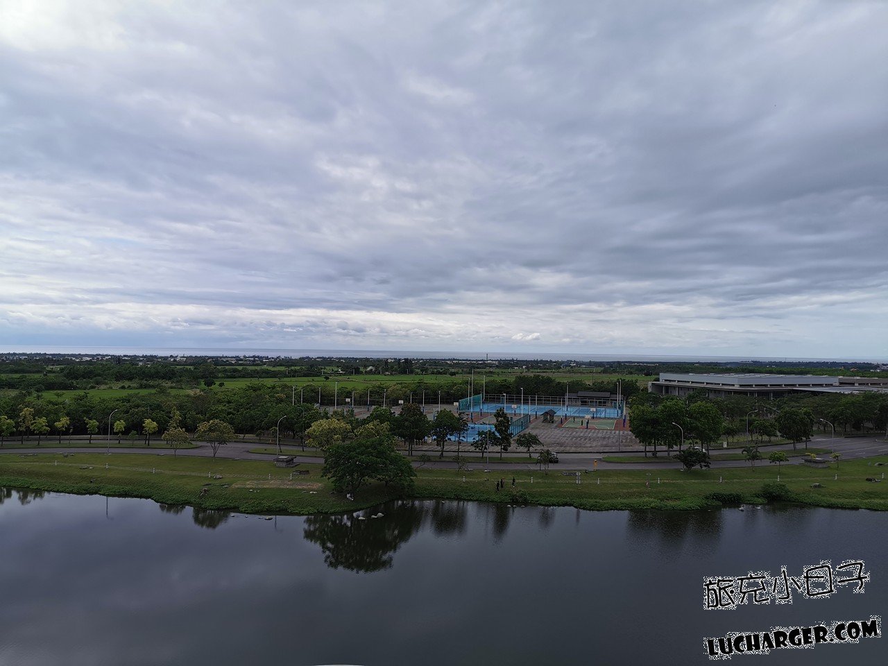 國立臺東大學圖書資訊館前方水池景觀