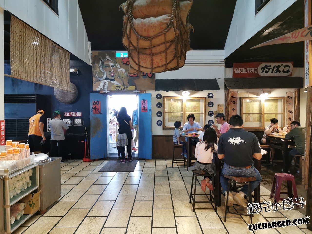 悟饕池上飯包文化故事館室內懷舊用餐區