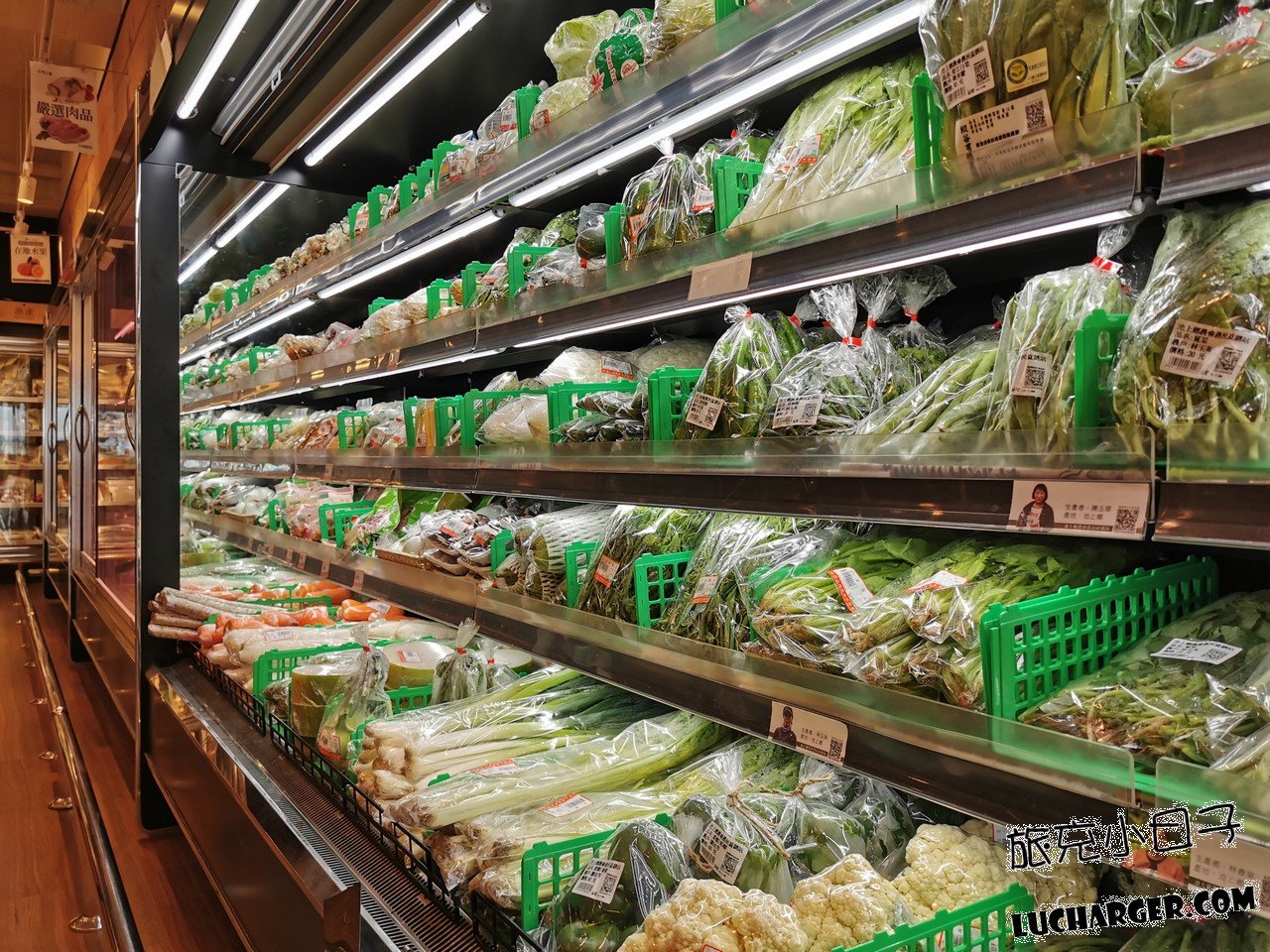 池上鄉農會直銷驛站室內入口與商品區