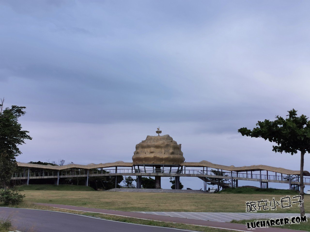 台東海濱公園戶外廣場與海岸天空