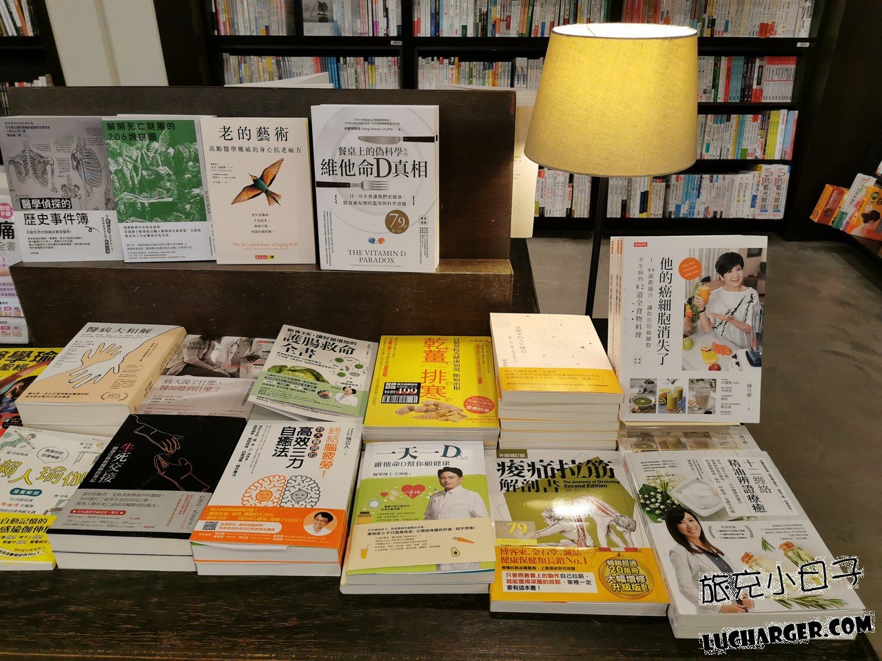 台東故事館桌面書籍展示與閱讀燈