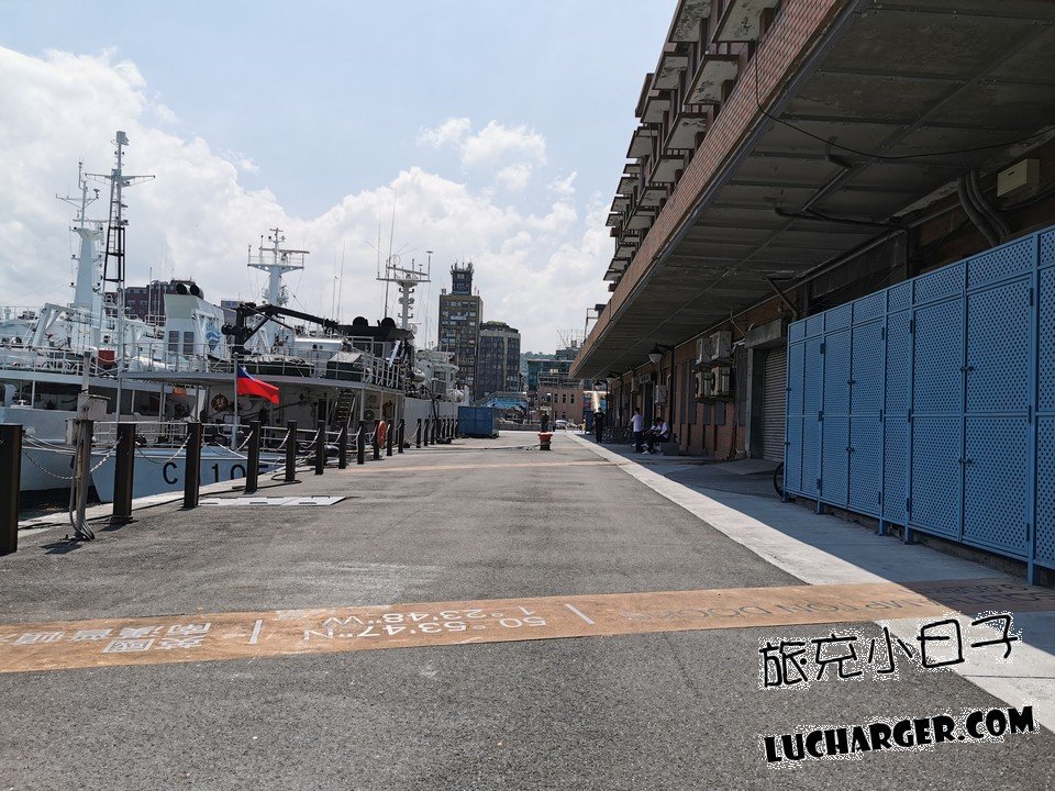 基隆關海港大樓外觀與街道空間