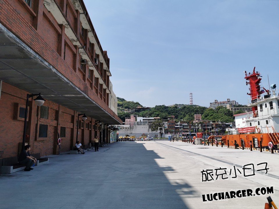 基隆關周邊港區建築與街道視角