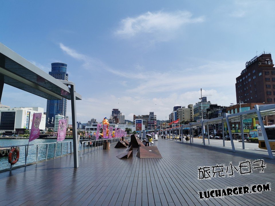 海洋廣場木棧平台與基隆港景