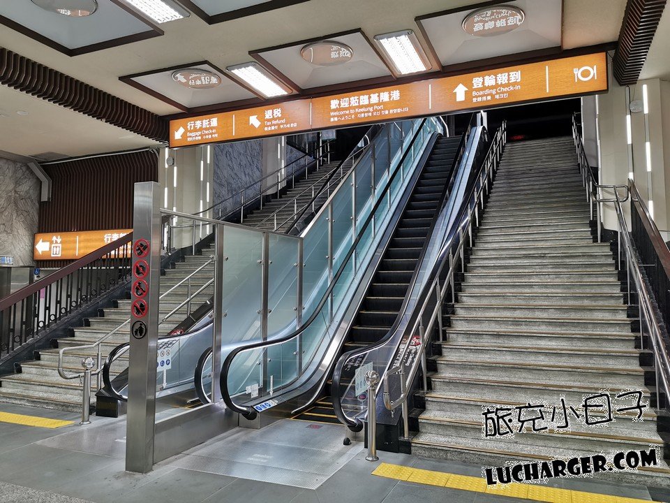 基隆港務分公司周邊港區建築視角,適合基隆市區短程散步
