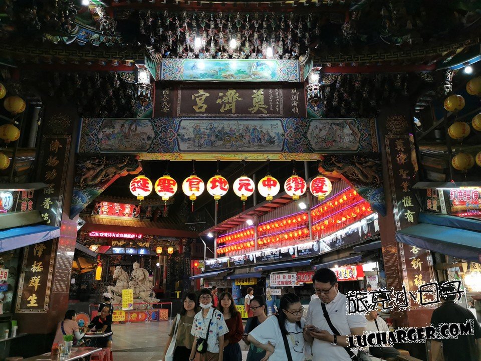基隆廟口夜市小吃攤位招牌