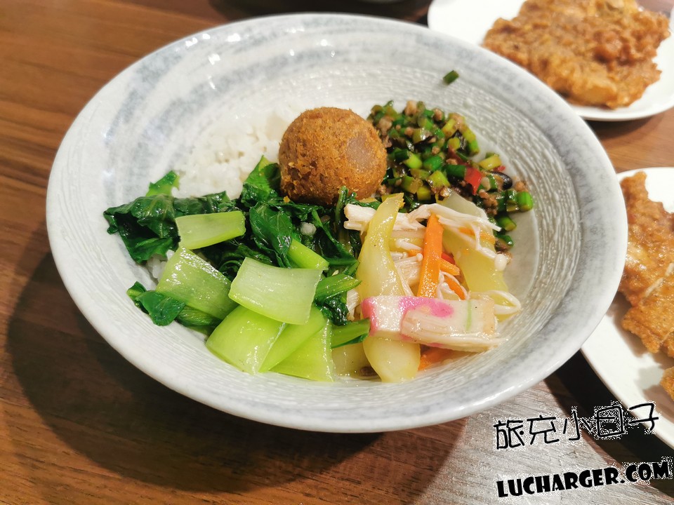 六石麵飯類餐點青菜與配料