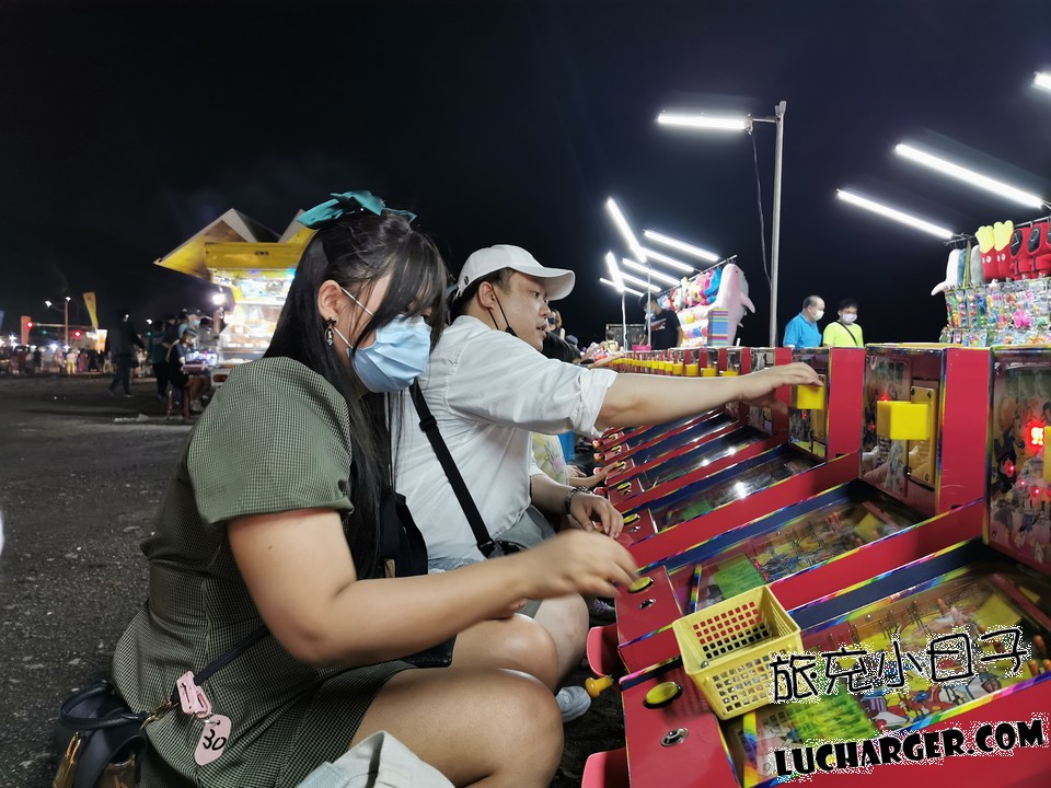 八斗子假日夜市彈珠遊戲攤近景