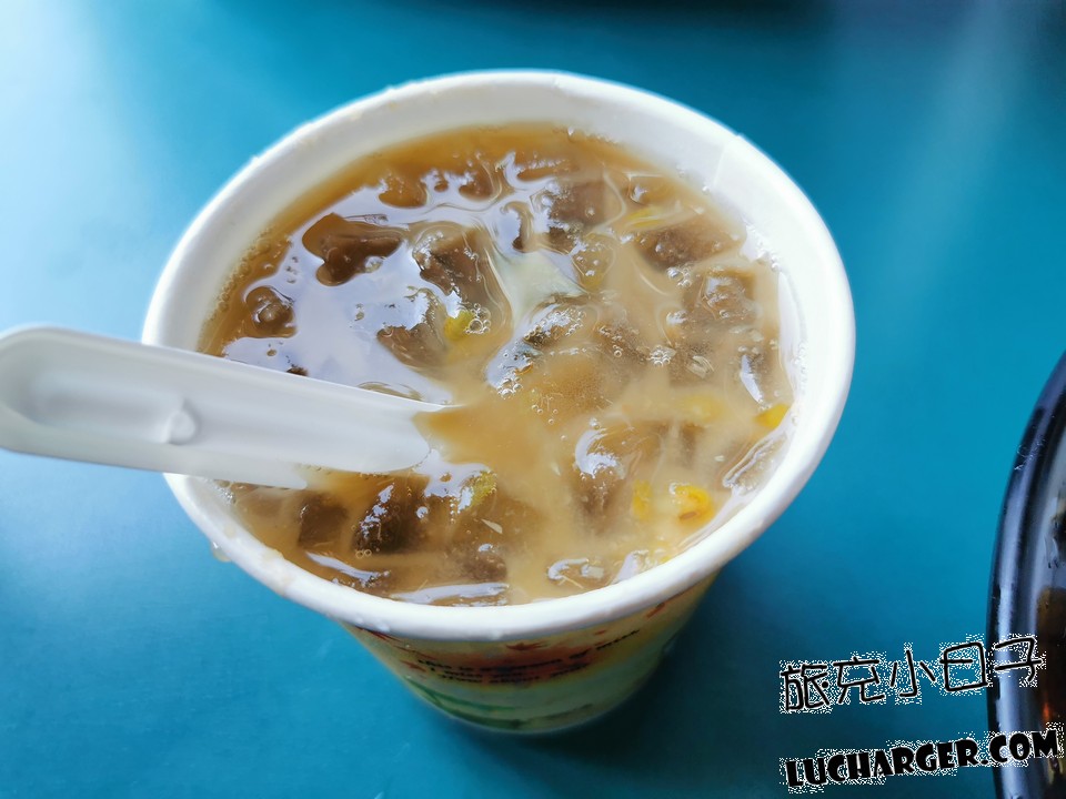 活力站蒟蒻屋杯裝甜湯與冰飲