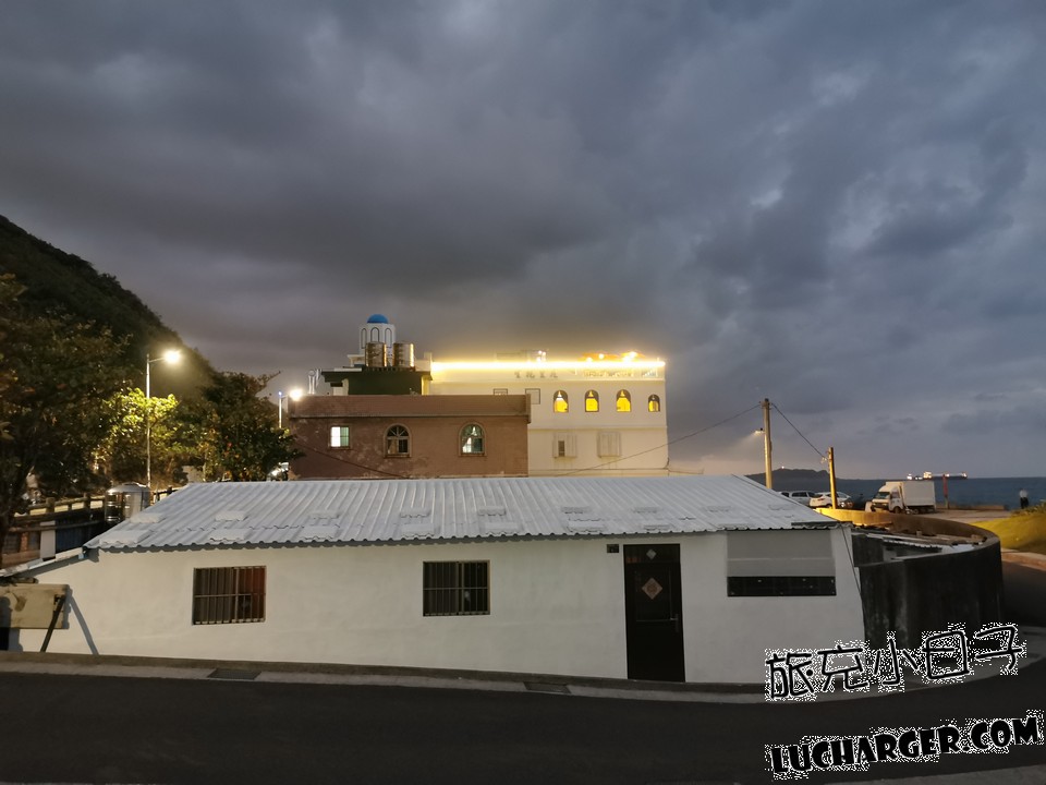 聖托里尼海景餐廳外觀與外木山夜色