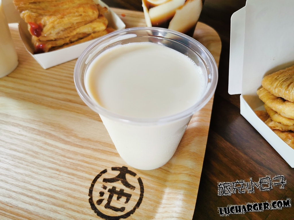 大池豆皮店豆漿與豆包餐點