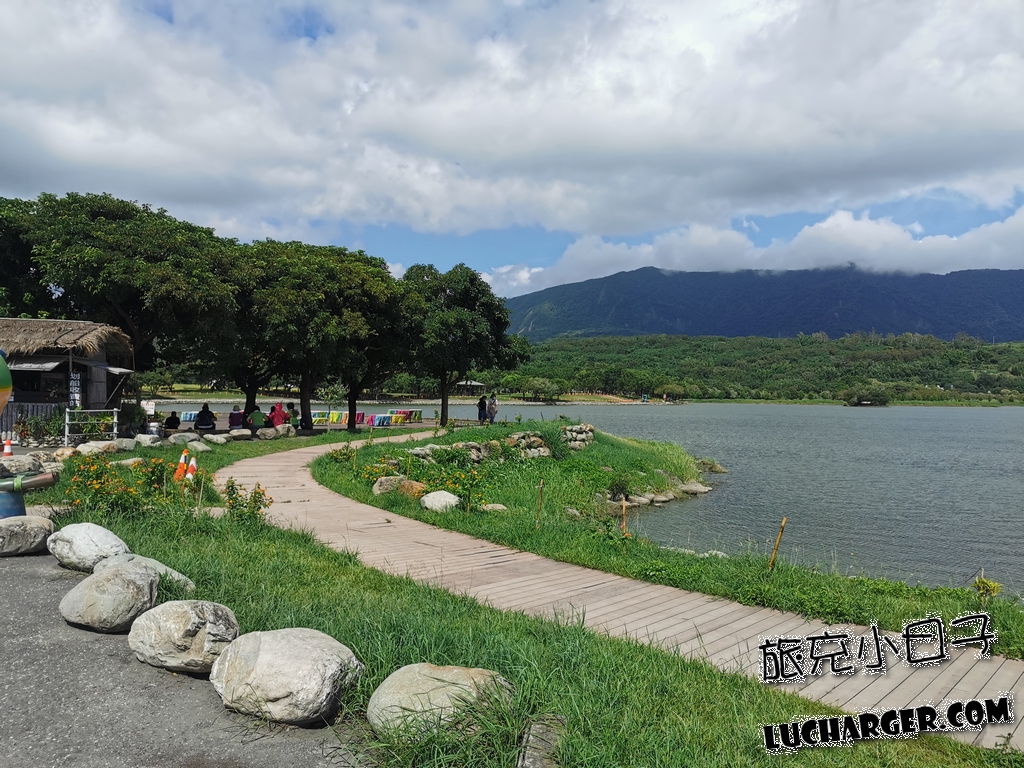 池上大坡池湖畔木棧道與湖景