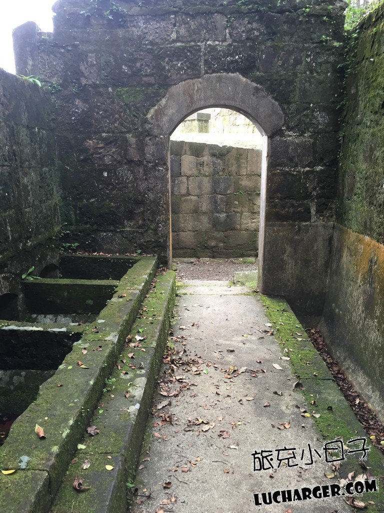 大武崙砲台垂直構圖的古蹟步道景觀