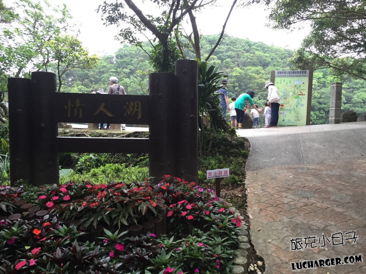 情人湖公園步道與情人吊橋拍照角度