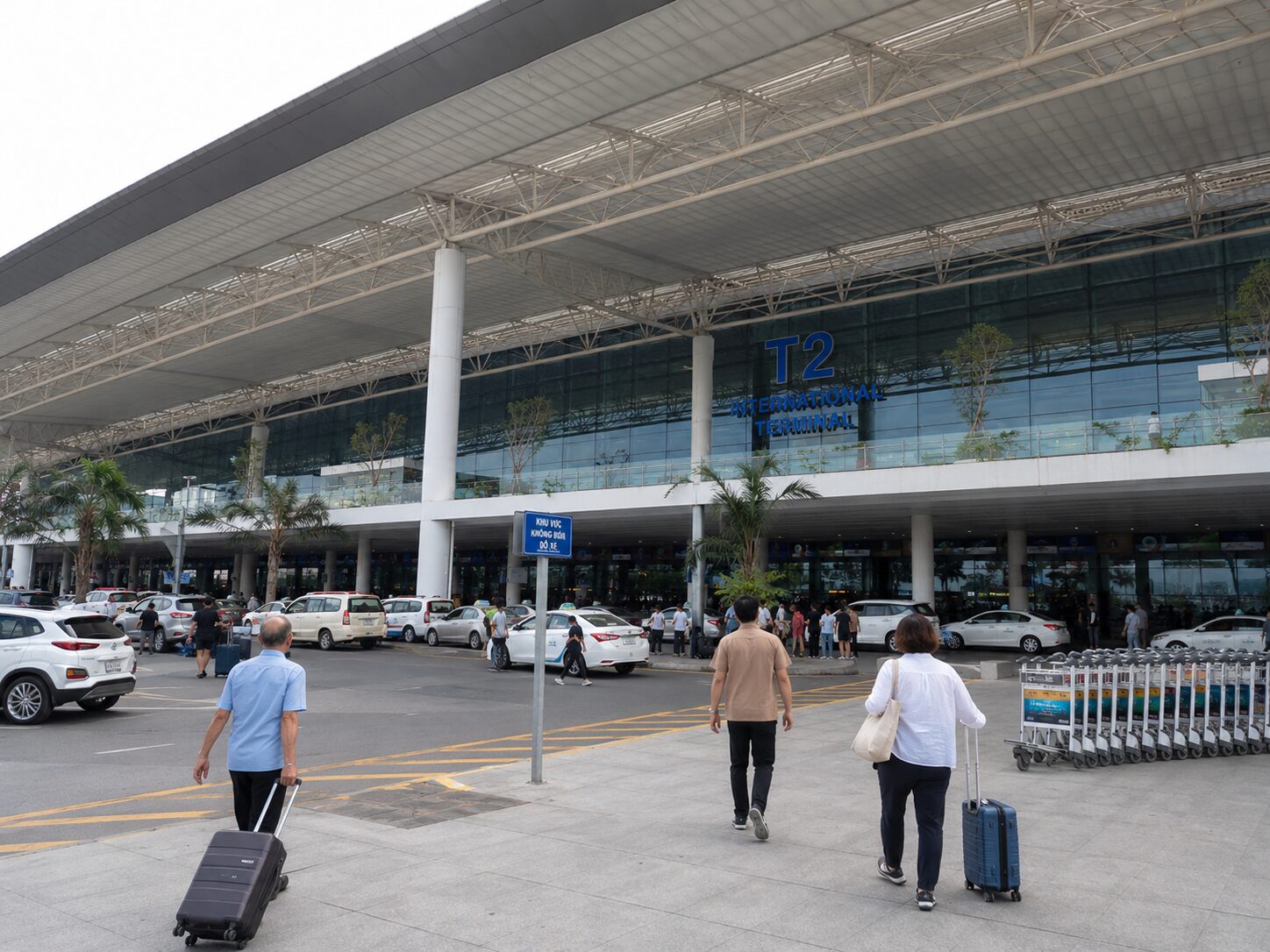 台北飛河內旅客在河內內排機場抵達